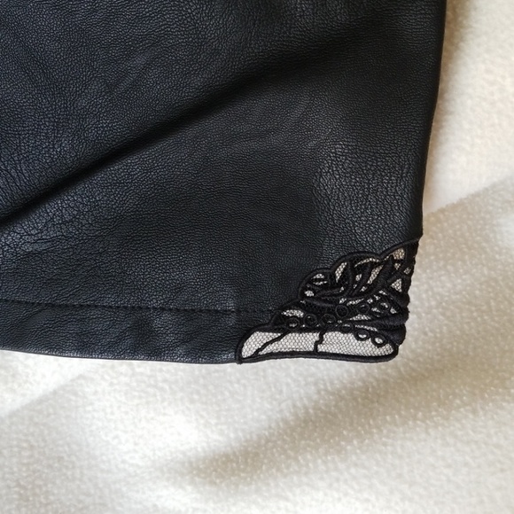 Guess faux leather shorts - Picture 3 of 3